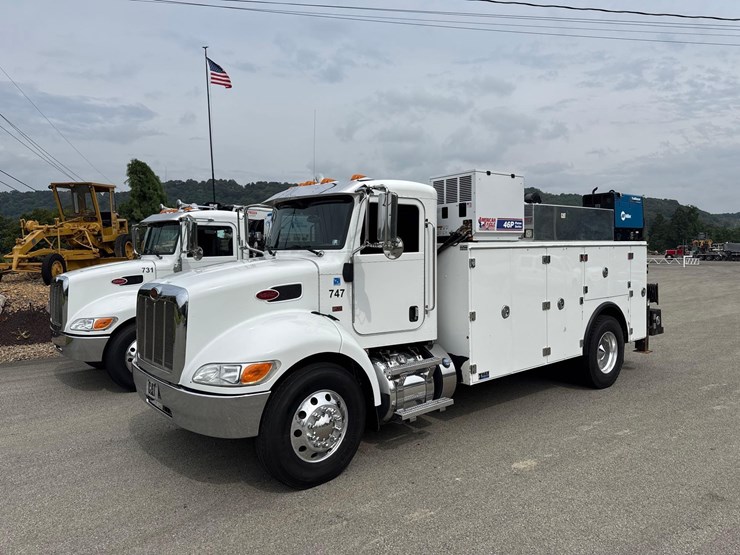 2019-peterbilt-337-image-1
