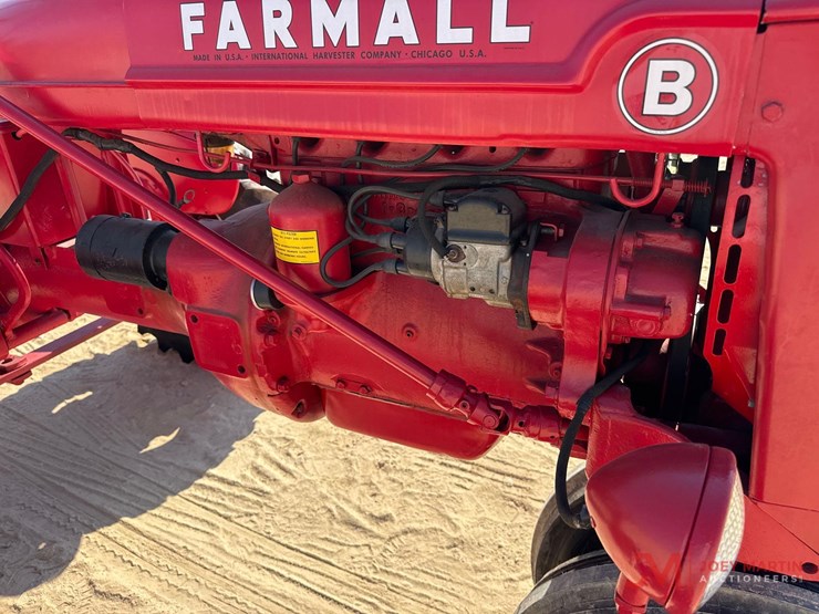 1945-mccormick-deering-farmall-model-b-antique-tractor-image-12