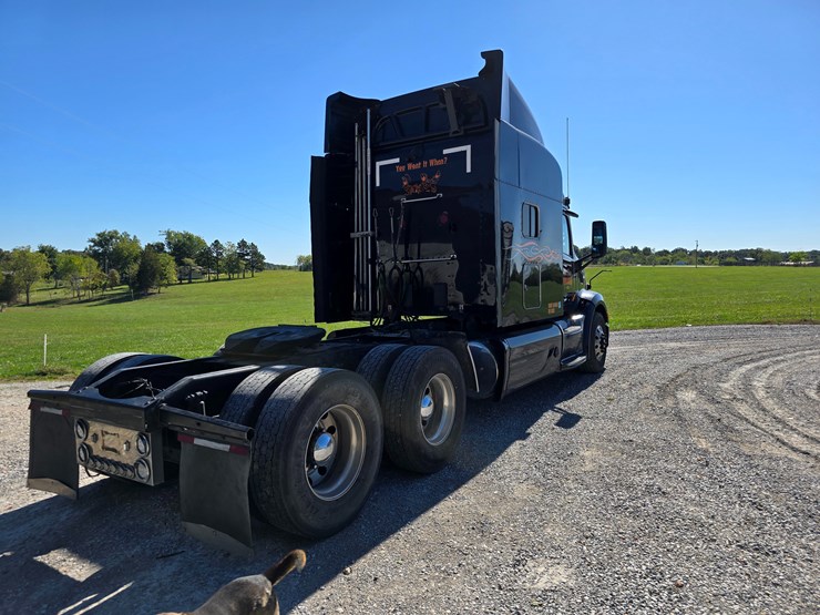2015-peterbilt-579-image-22