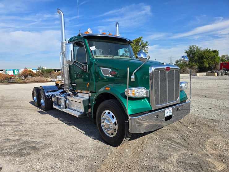 2019-peterbilt-567-image-43