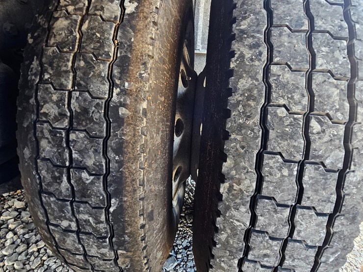 1989-peterbilt-379-image-108