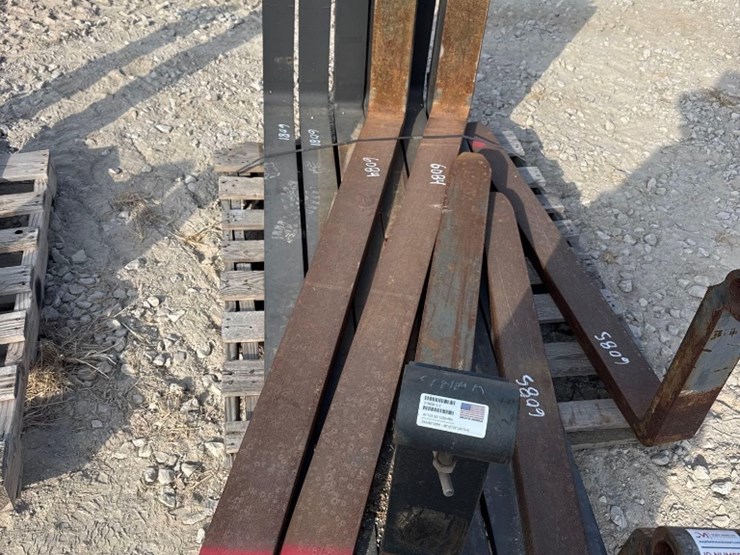 (1)-pair-of-72"-forklift-forks-image-1