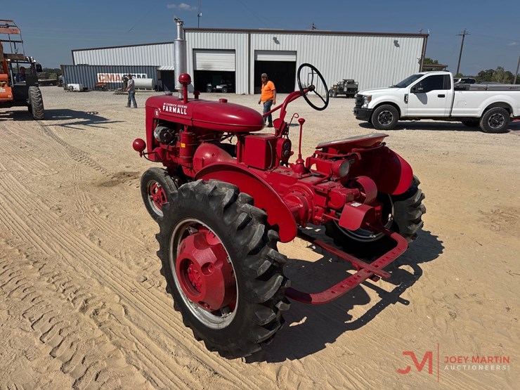 1945-mccormick-deering-farmall-model-b-antique-tractor-image-3