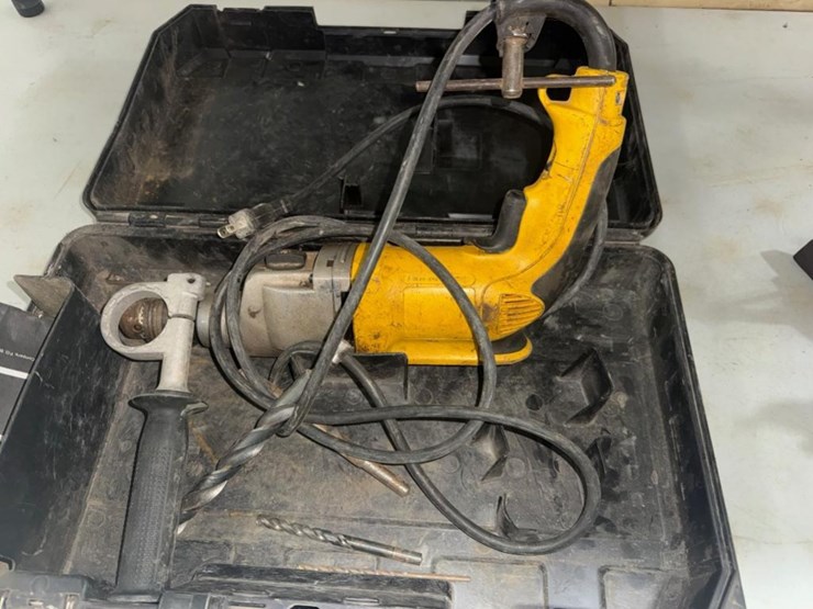 dewalt-hammer-drill-w/-case,-powers-on-image-3
