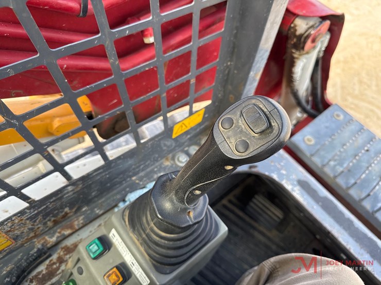 2019-takeuchi-tl8-image-15