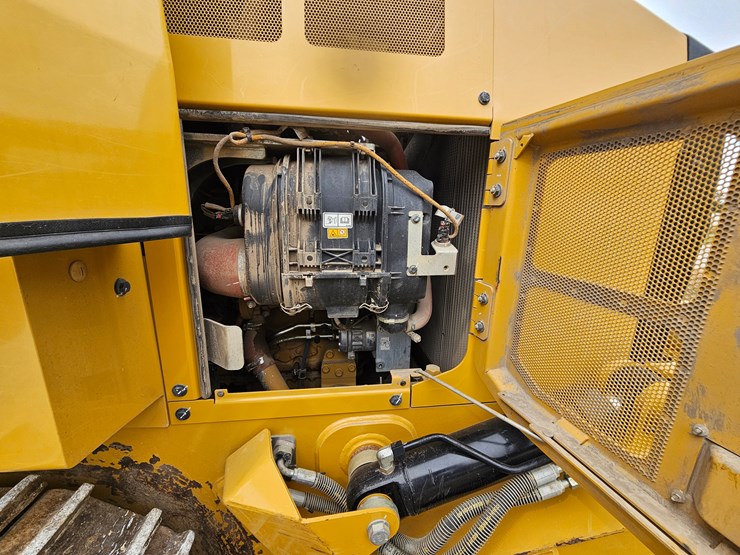 2023-caterpillar-953-image-30