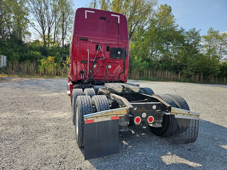 2016-freightliner-cascadia-125-image-14