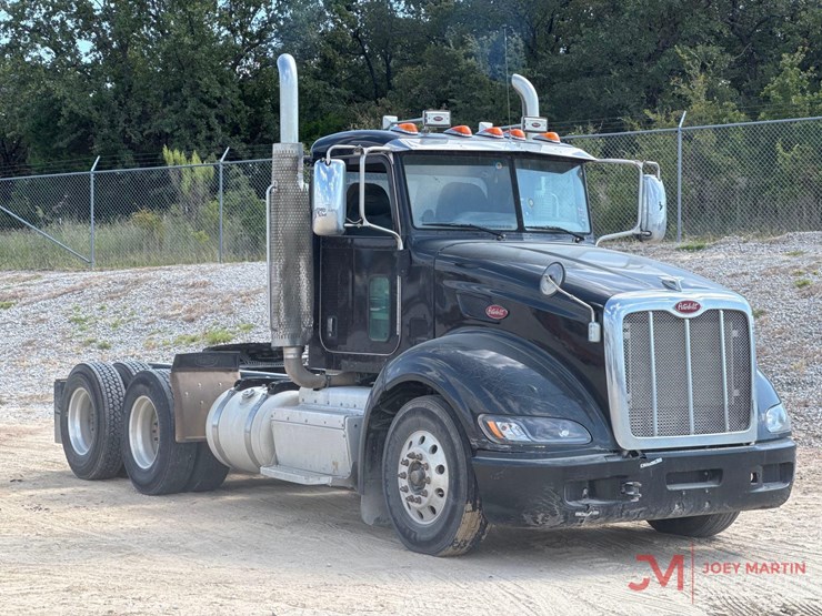 2013-peterbilt-386-image-1