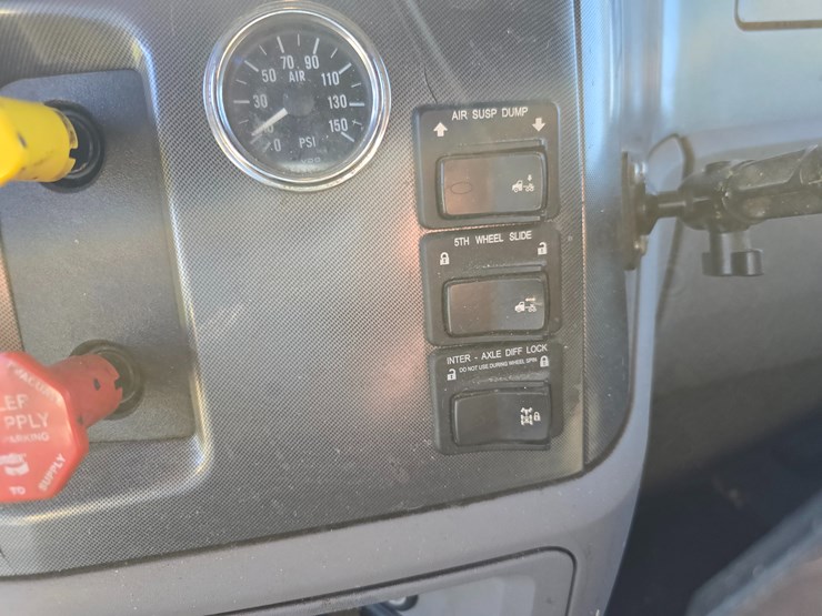 2015-peterbilt-579-image-72