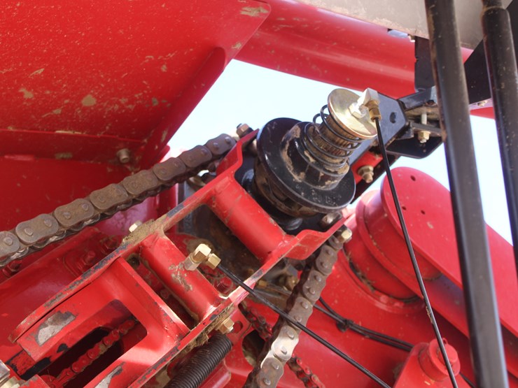 2015-new-holland-roll-belt-560-image-35