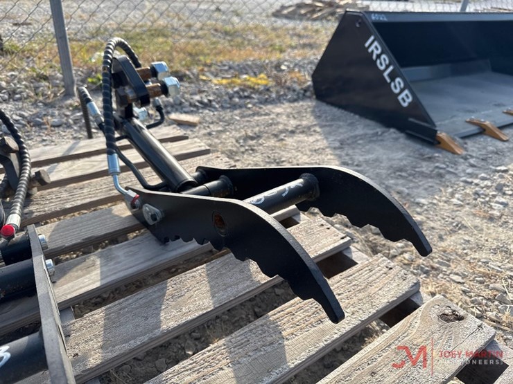 new-hydraulic-thumb-mini-excavator-attachment-image-1