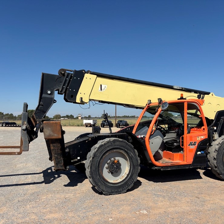 #27 • 2018 JLG 1255A