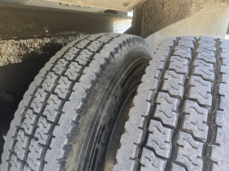 2014-peterbilt-365-image-106