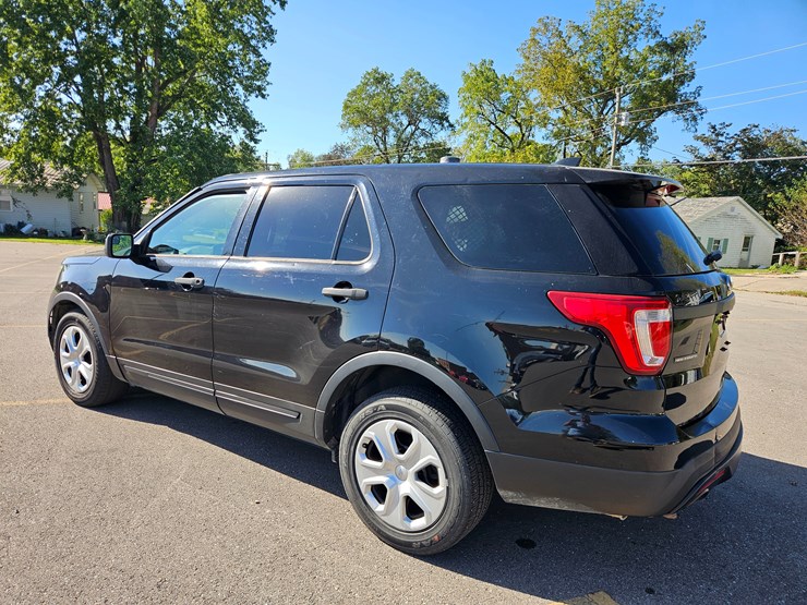 2017-ford-explorer-image-8