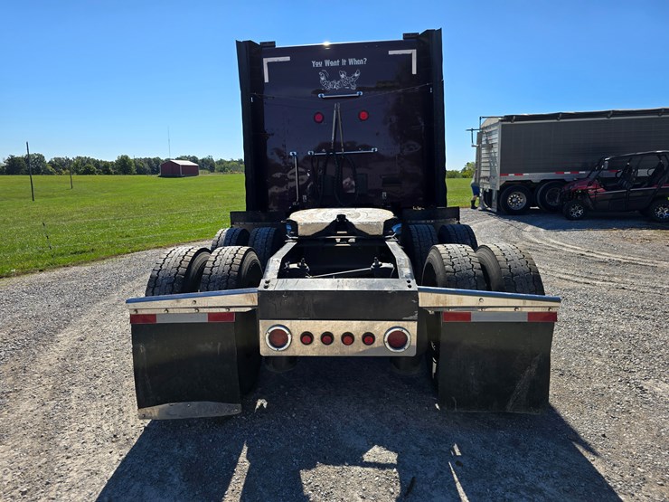 2015-peterbilt-579-image-21