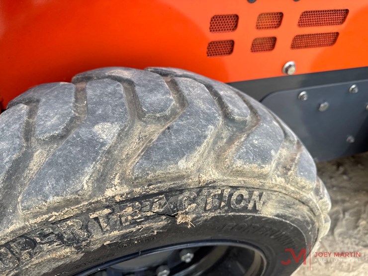 2016-kubota-ssv65-image-9