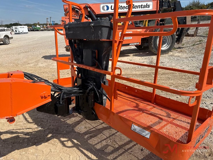 2015-jlg-800s-image-10