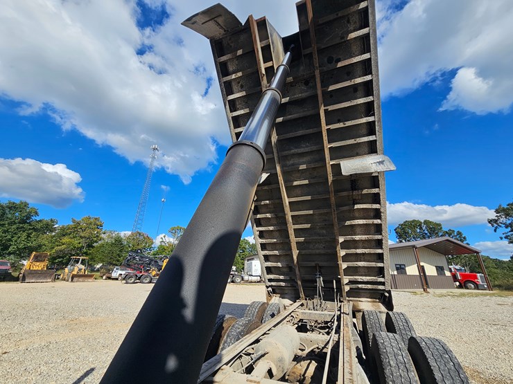 1989-peterbilt-379-image-68