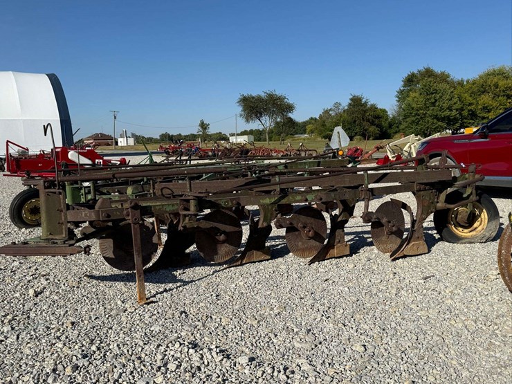 john-deere-4-bottom-pull-type-plow-image-8