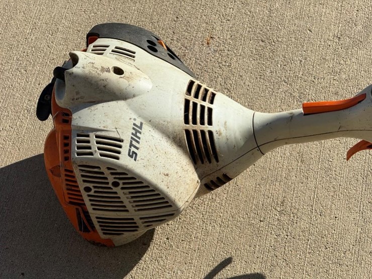 stihl-fs400-weedeater,-has-compression-image-2