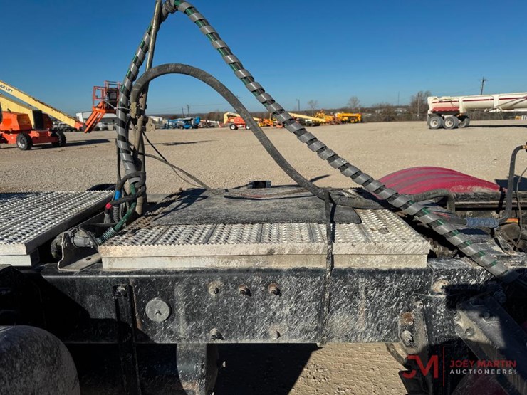 2016-peterbilt-389-image-7