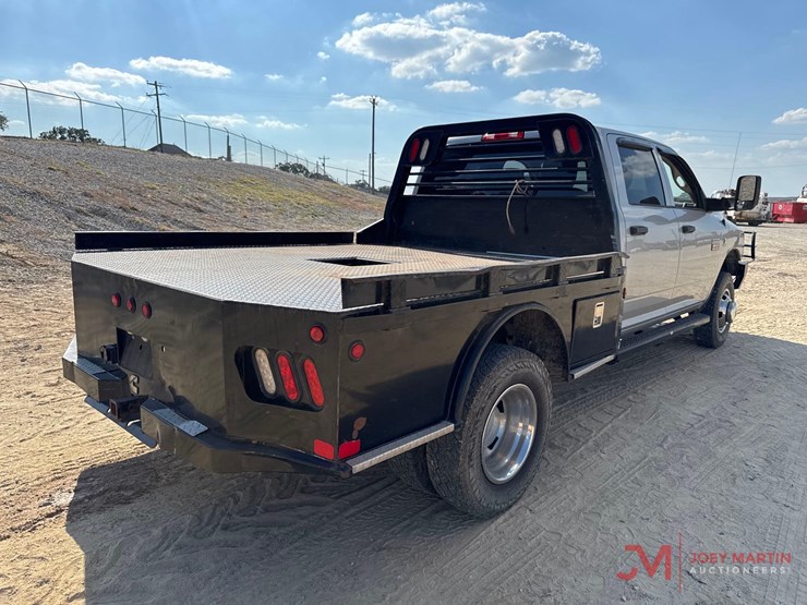 2011-ram-3500-heavy-duty-flatbed-truck-image-2