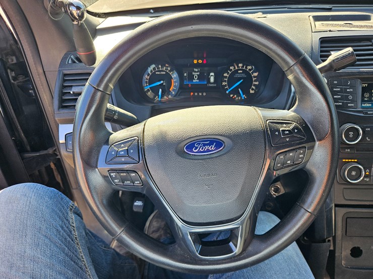 2017-ford-explorer-image-36