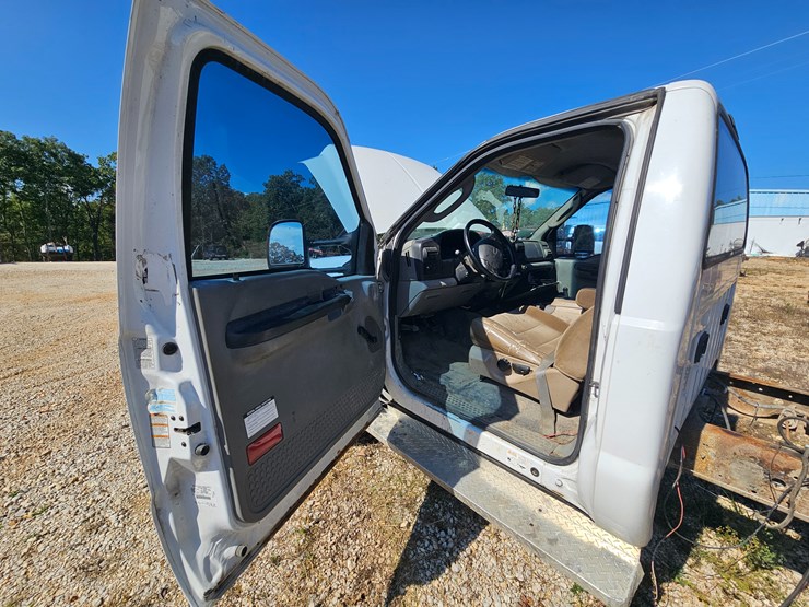 2005-ford-f450-image-24