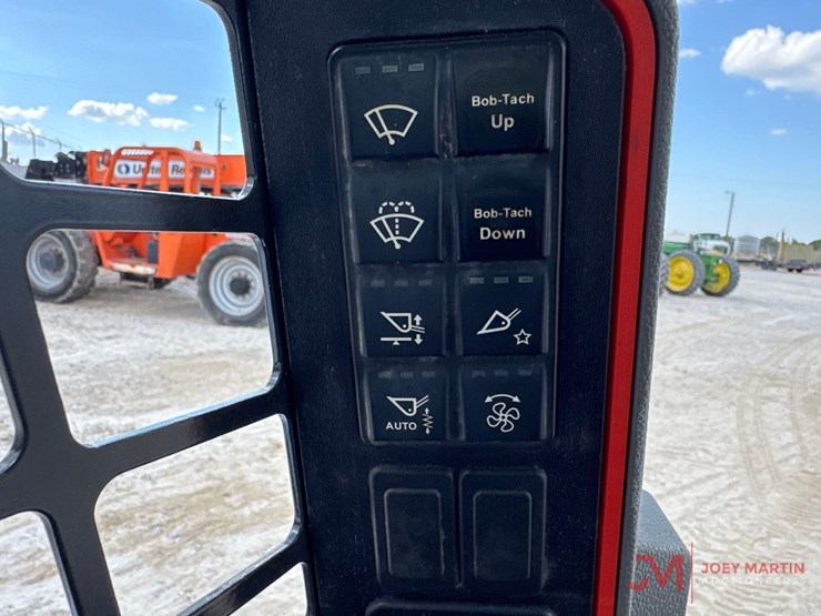 2020-bobcat-s76-image-23