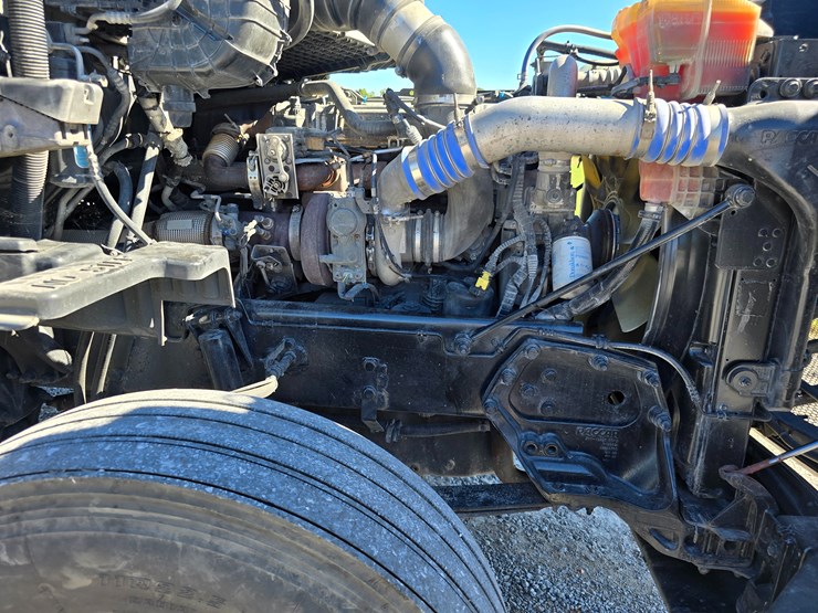 2015-peterbilt-579-image-54