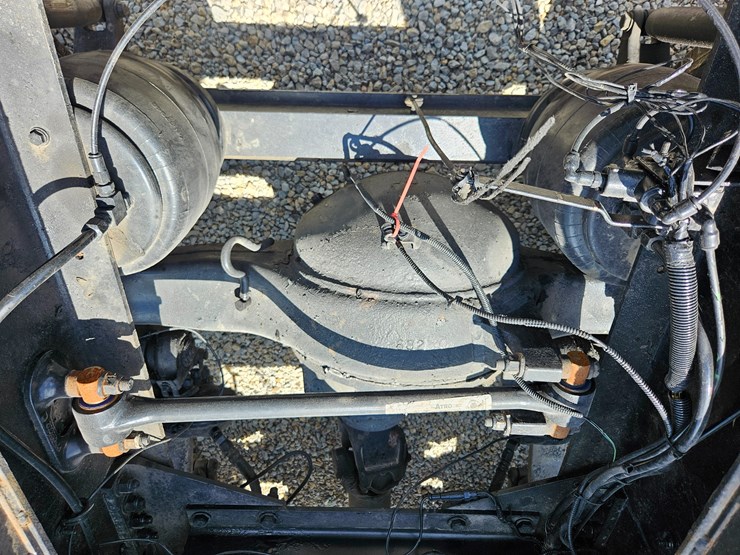 2010-peterbilt-389-image-97