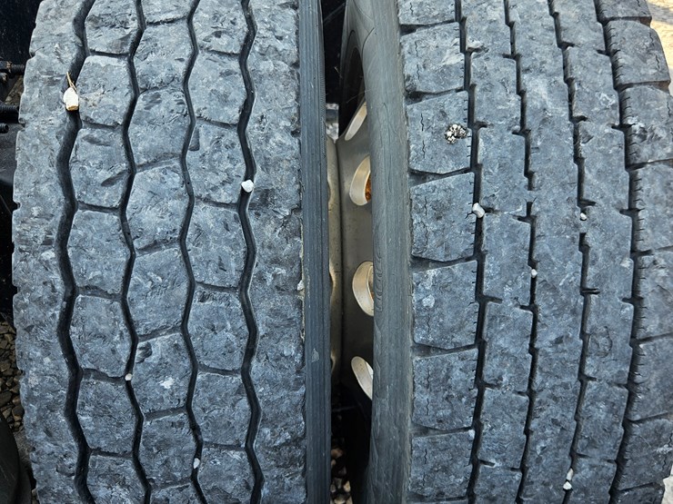 2016-freightliner-cascadia-125-image-98