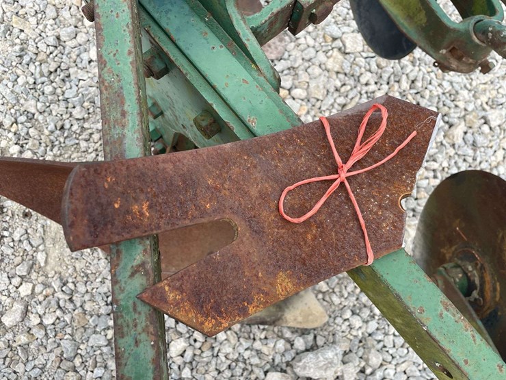 oliver-3-bottom-plow-image-18