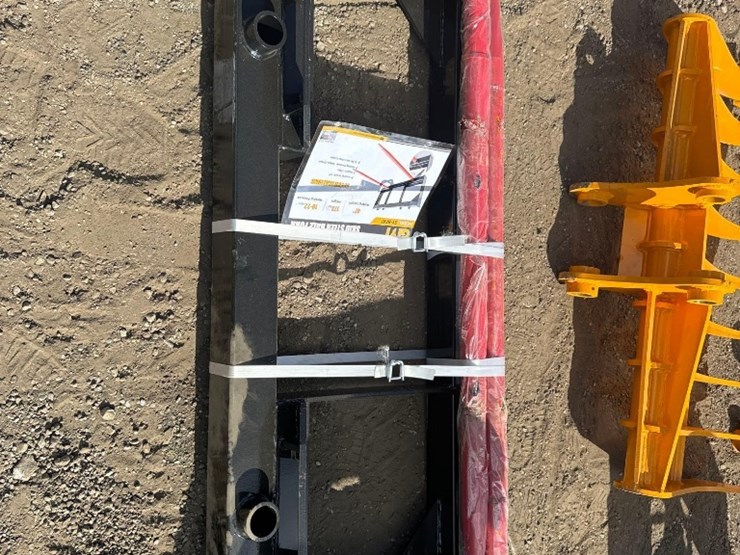new-giyi-co-47in-skidloader-bale-spear-model-gy-bf47-image-2