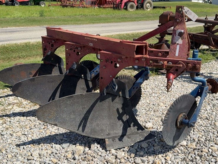 3-bottom-mounted-plow-image-1