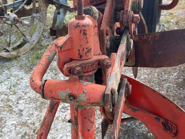 case-four-bottom-plow-image-24