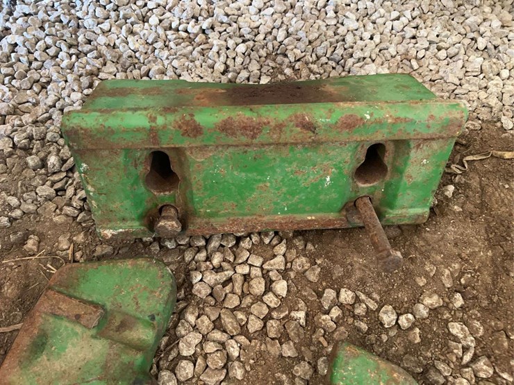 john-deere-suitcase-weight-and-bracket-image-3