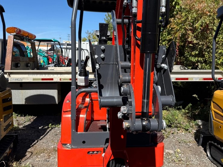 new-cfg-industrial-co-mini-excavator-model-qk20r-image-2