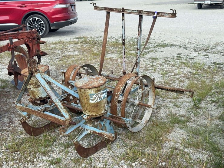 ford-12-88-planter-image-2