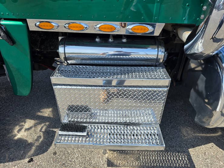 2014-peterbilt-388-image-88