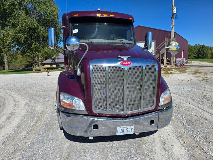 2015-peterbilt-579-image-44