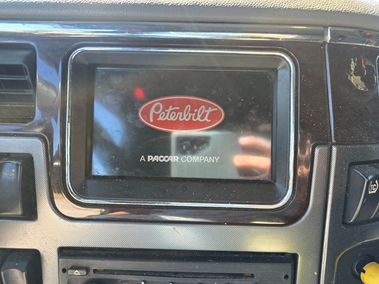 2015-peterbilt-579-image-74