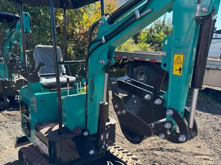 new-cfg-industrial-co-mini-excavator-model-mh12rx-image-3