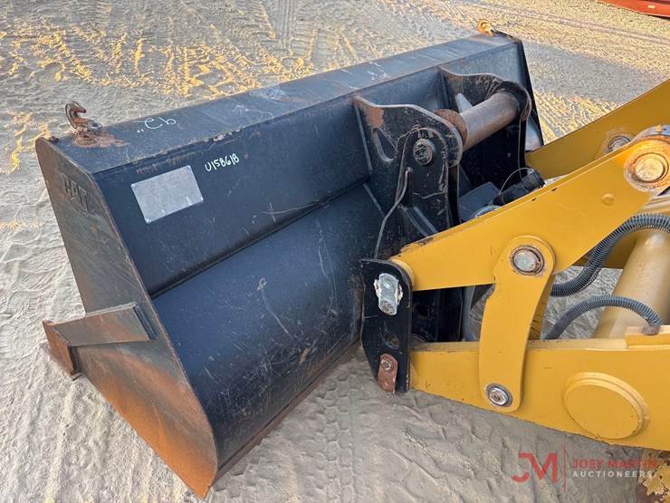 2018-caterpillar-420f2-it-image-8