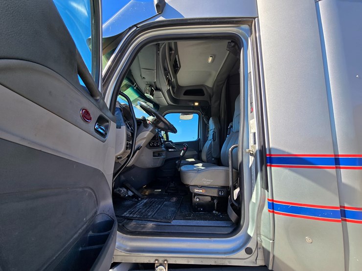 2015-peterbilt-579-image-71