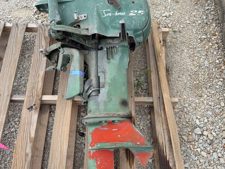 johnson-25-outboard-motor-image-1