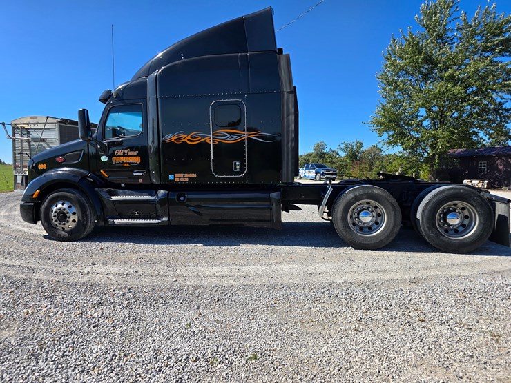 2015-peterbilt-579-image-10