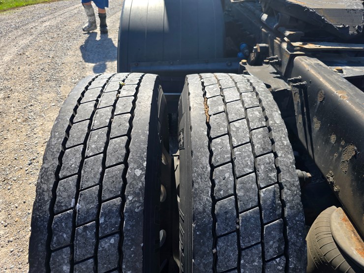 2015-peterbilt-579-image-93