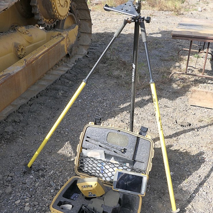 Topcon HiperVR Rover, FC6000 Screen & Tripod