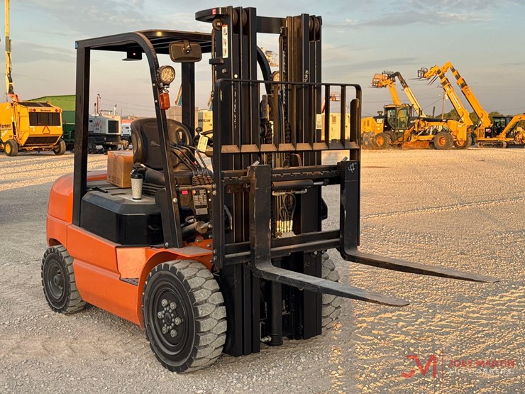 new/unused-e-picker-model-efl30-189-electric-forklift-image-1